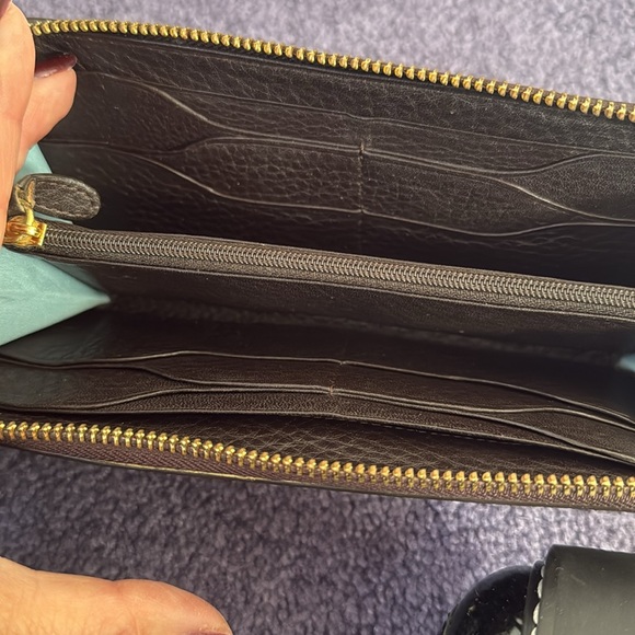 Good condition Cole Haan chocolate brown baguette back with matching wallet - Picture 5 of 5